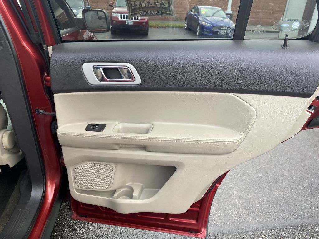 2015 Ford Explorer Image 18