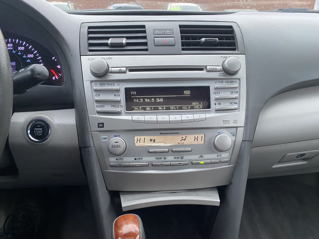 2011 Toyota Camry Image 13