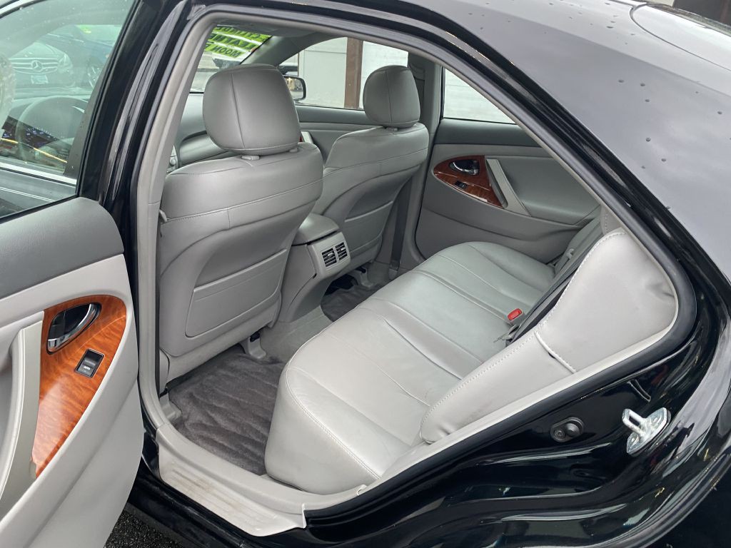 2011 Toyota Camry Image 15