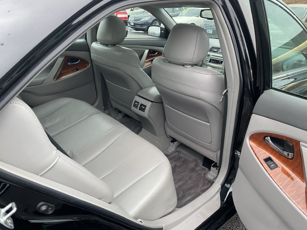 2011 Toyota Camry Image 16