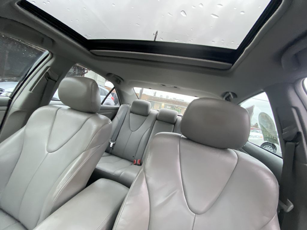 2011 Toyota Camry Image 18