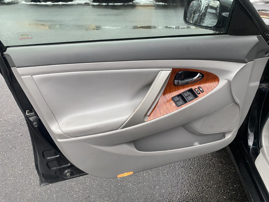 2011 Toyota Camry Image 19