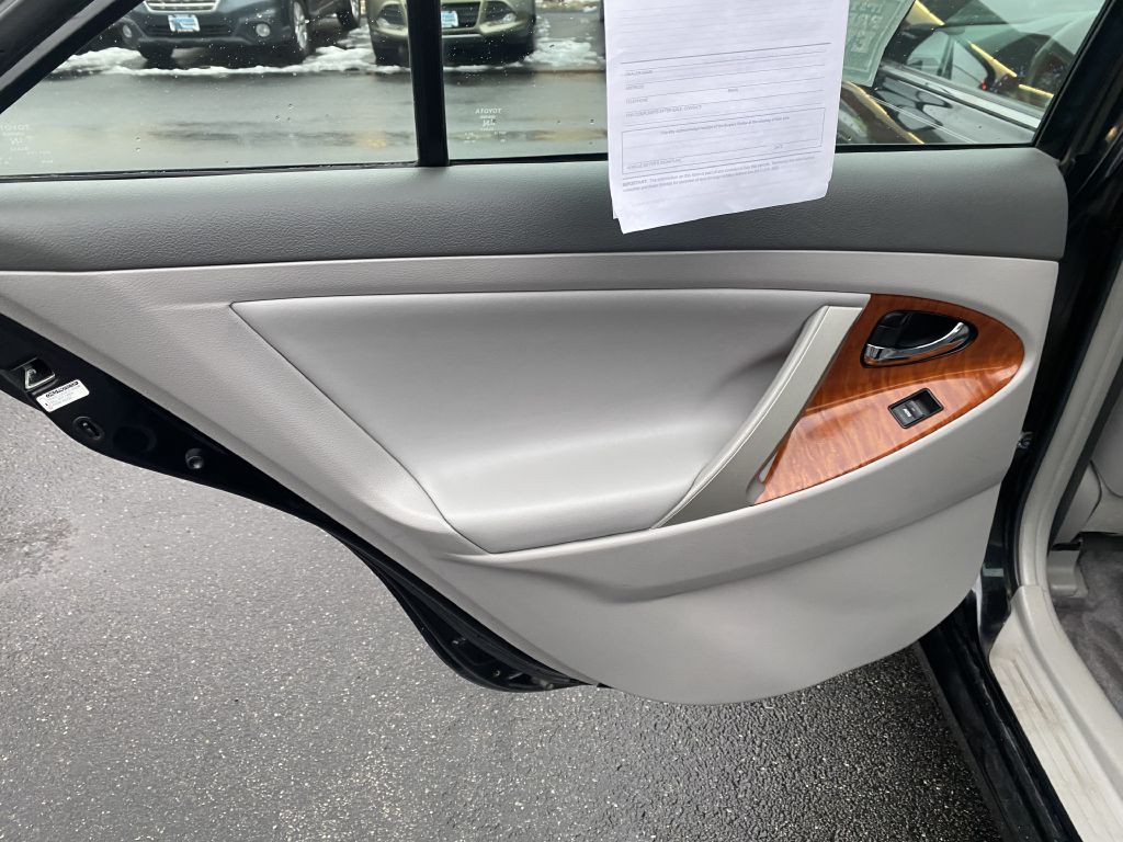 2011 Toyota Camry Image 20