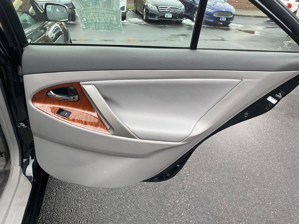 2011 Toyota Camry Image 21