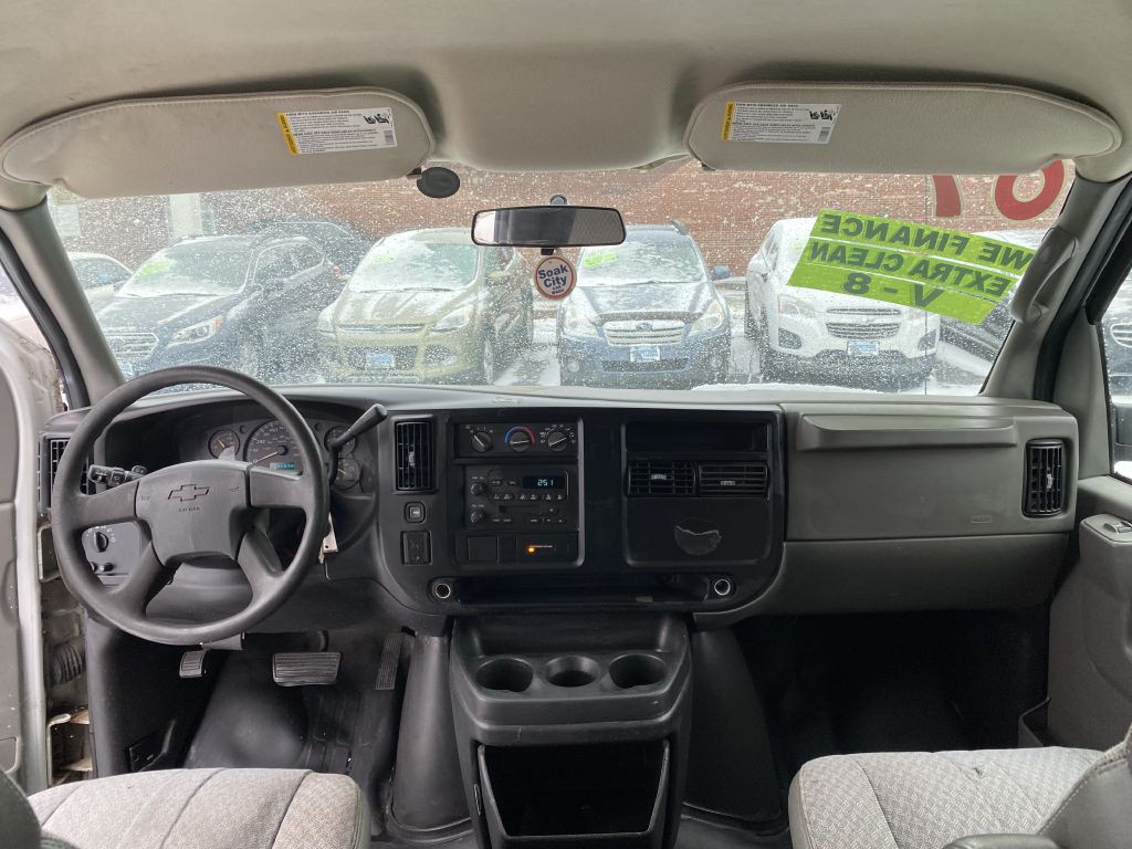 2007 Chevrolet Express Image 9