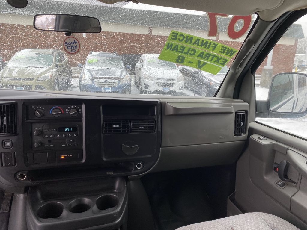 2007 Chevrolet Express Image 11