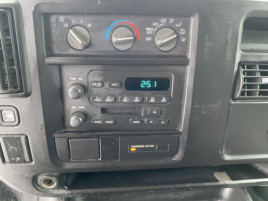 2007 Chevrolet Express Image 13