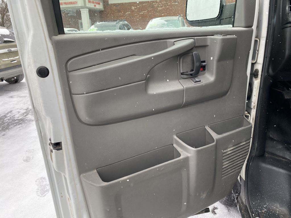 2007 Chevrolet Express Image 16