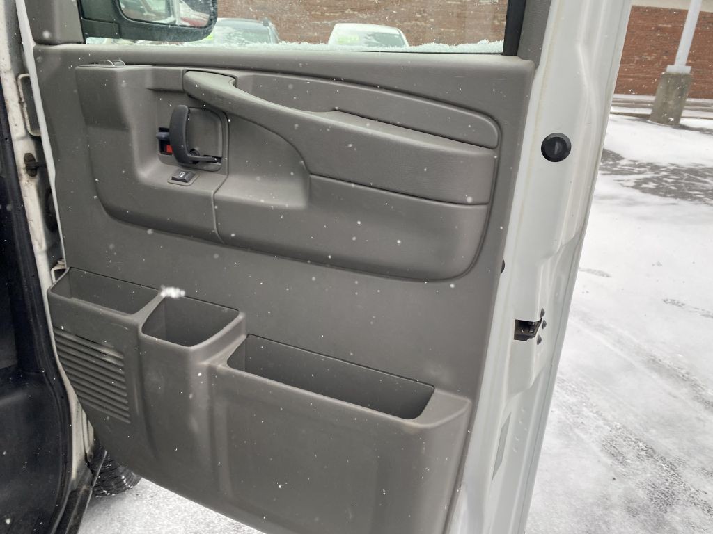 2007 Chevrolet Express Image 17