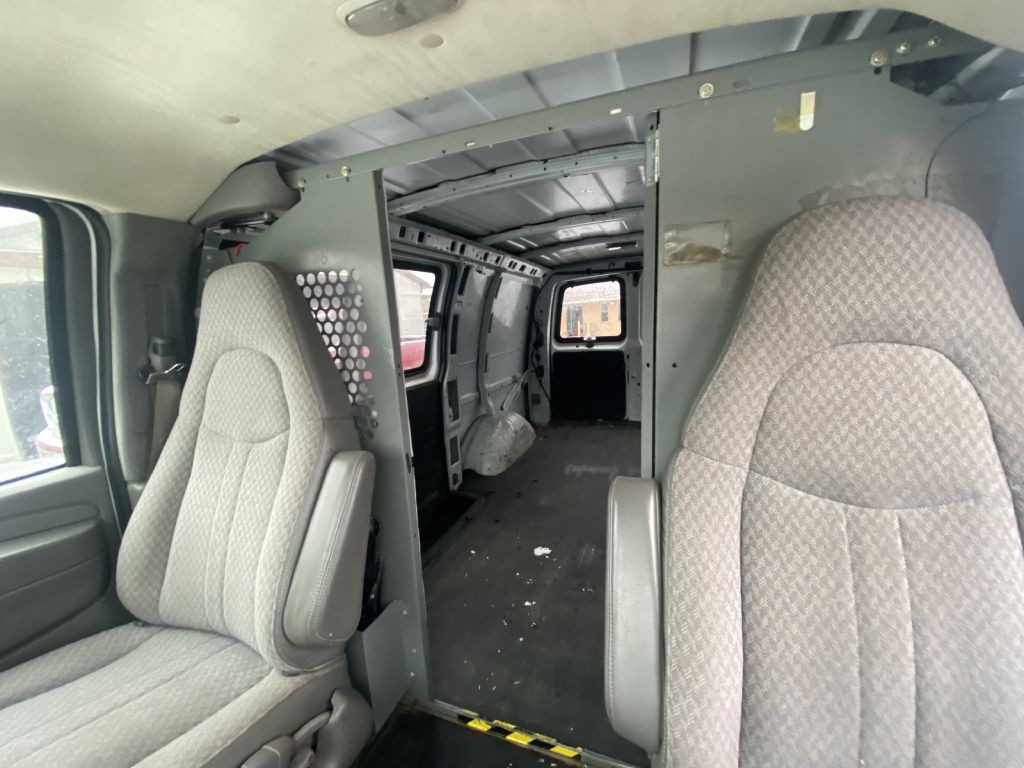 2007 Chevrolet Express Image 20