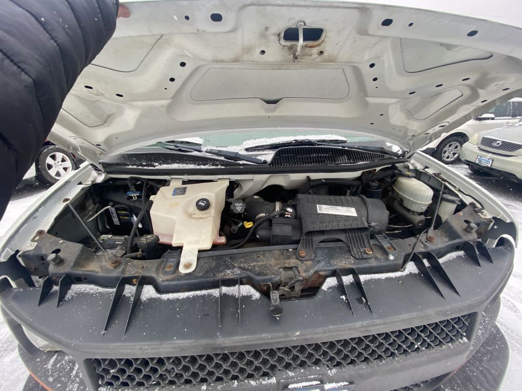 2007 Chevrolet Express Image 21
