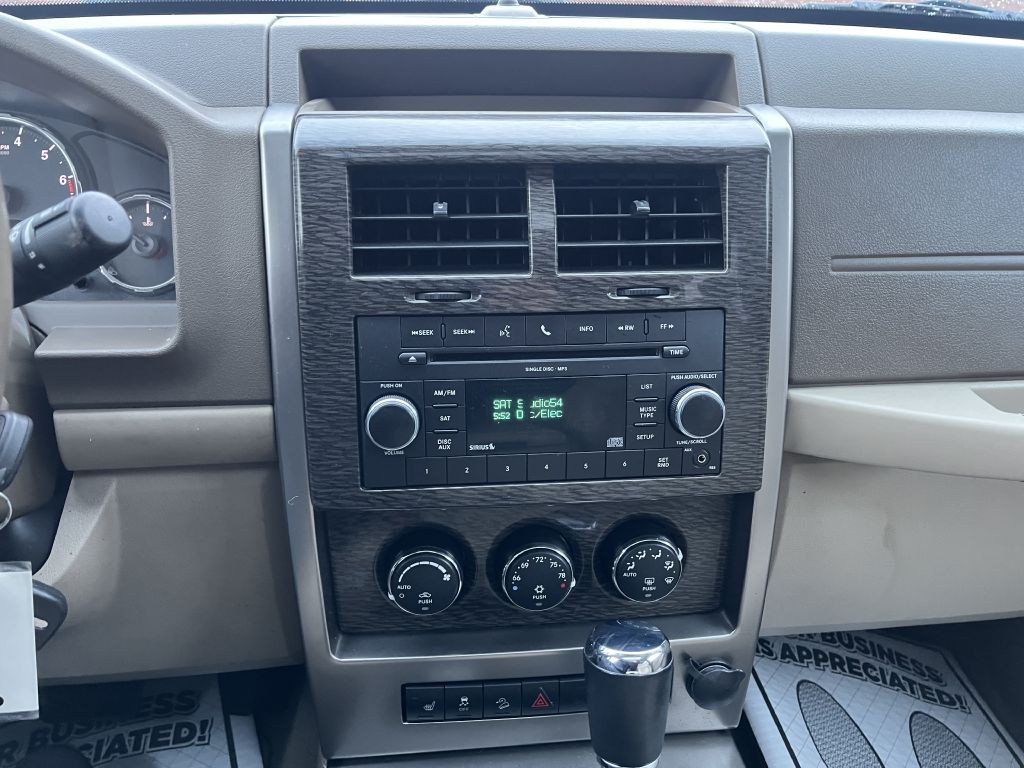 2011 Jeep Liberty Image 13