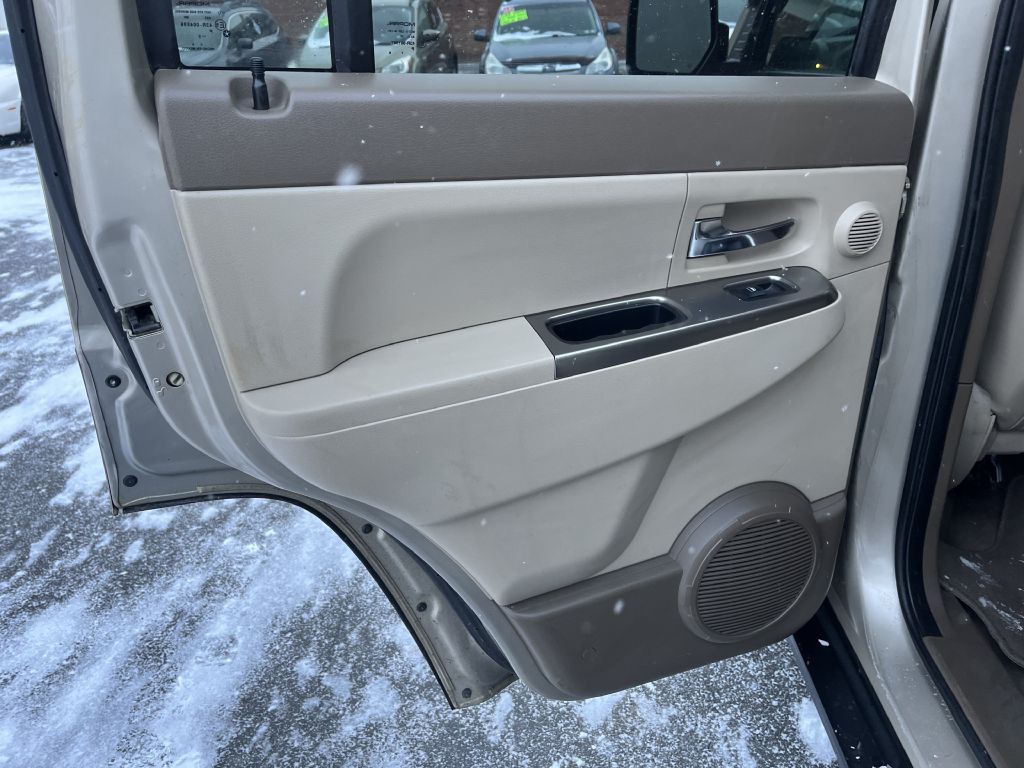 2011 Jeep Liberty Image 21