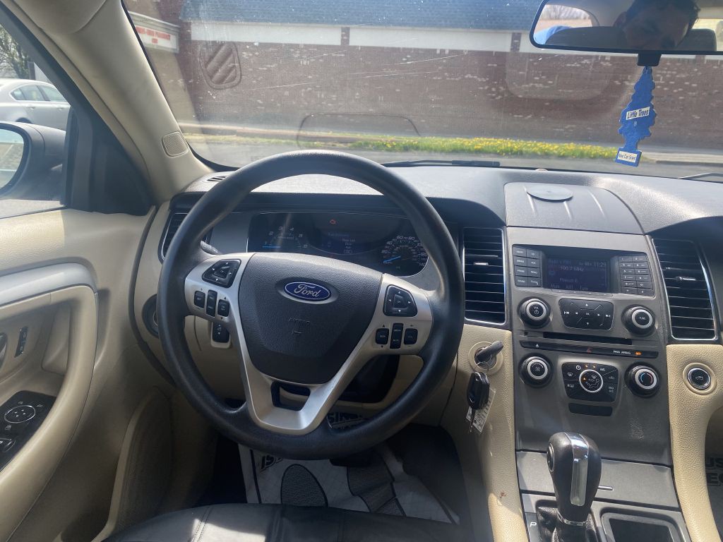 2013 Ford Taurus Image 10