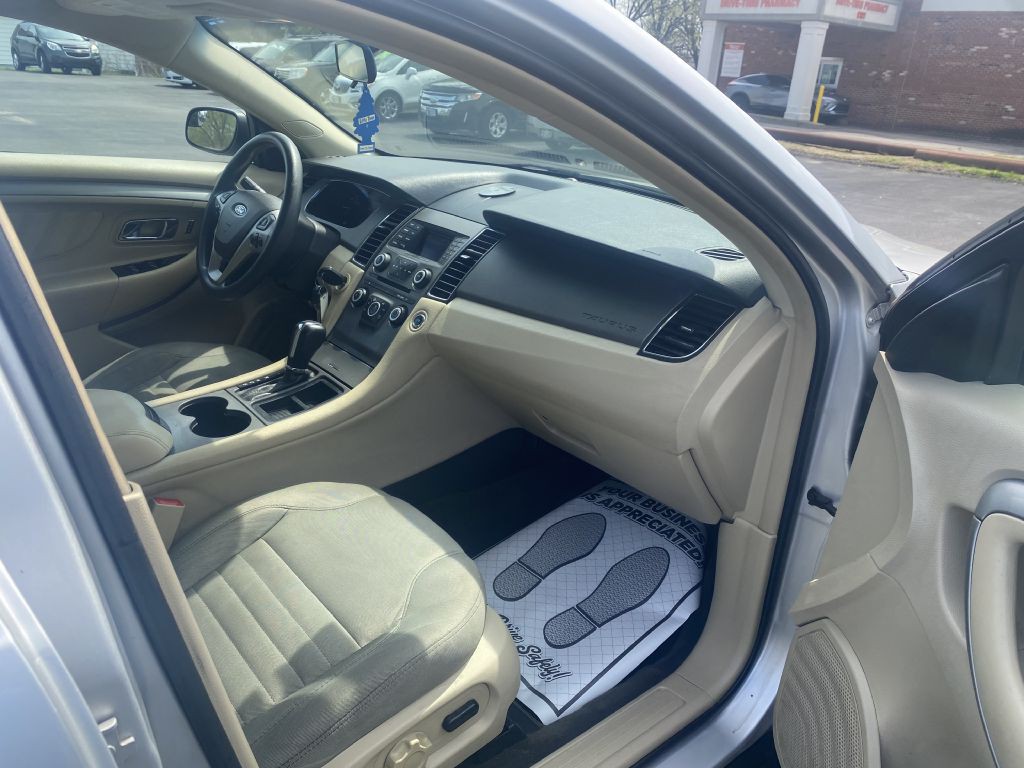 2013 Ford Taurus Image 17