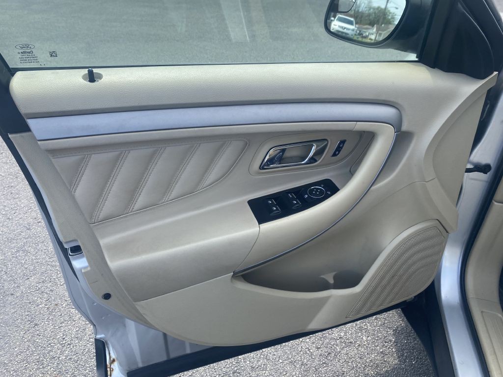 2013 Ford Taurus Image 19