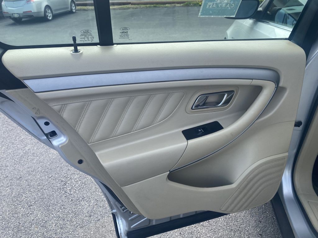 2013 Ford Taurus Image 20