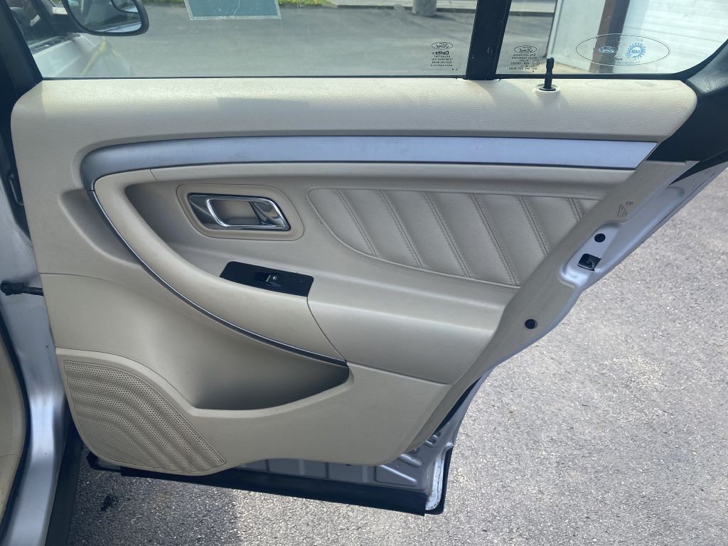 2013 Ford Taurus Image 21