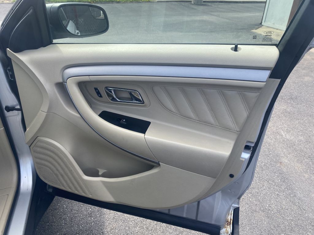 2013 Ford Taurus Image 22
