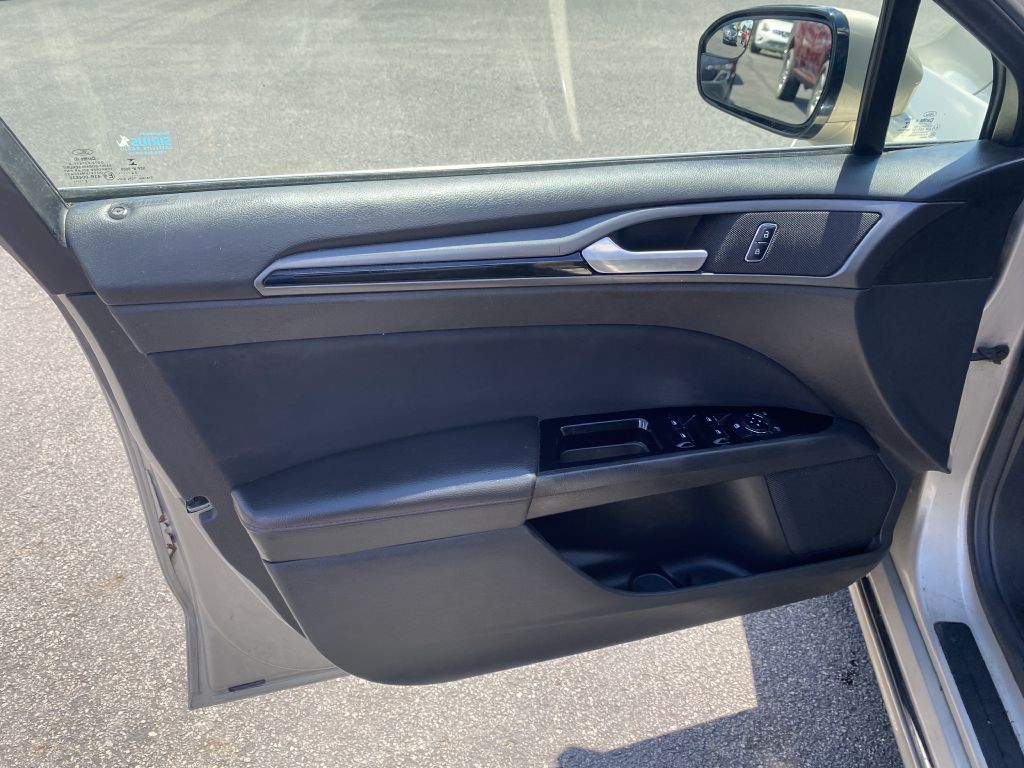 2015 Ford Fusion Image 19