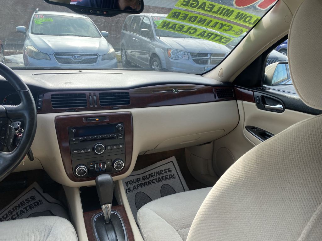 2010 Chevrolet Impala Image 11