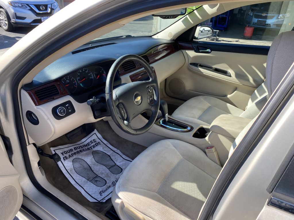 2010 Chevrolet Impala Image 14