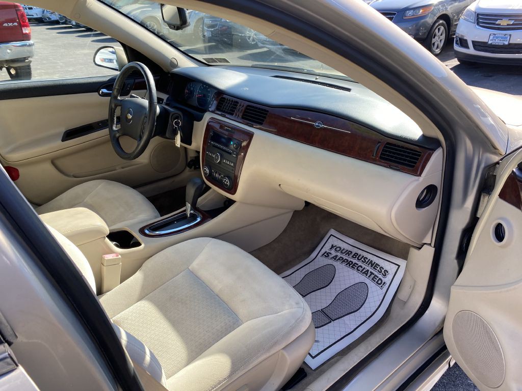 2010 Chevrolet Impala Image 17