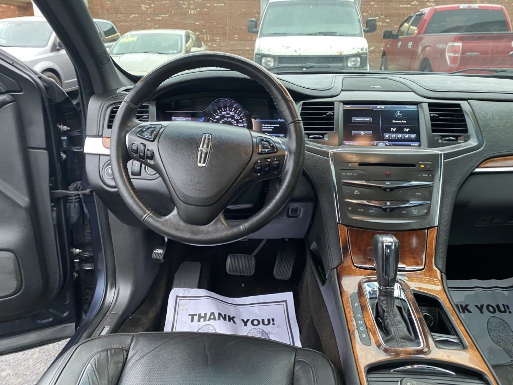 2014 Lincoln MKS Image 9