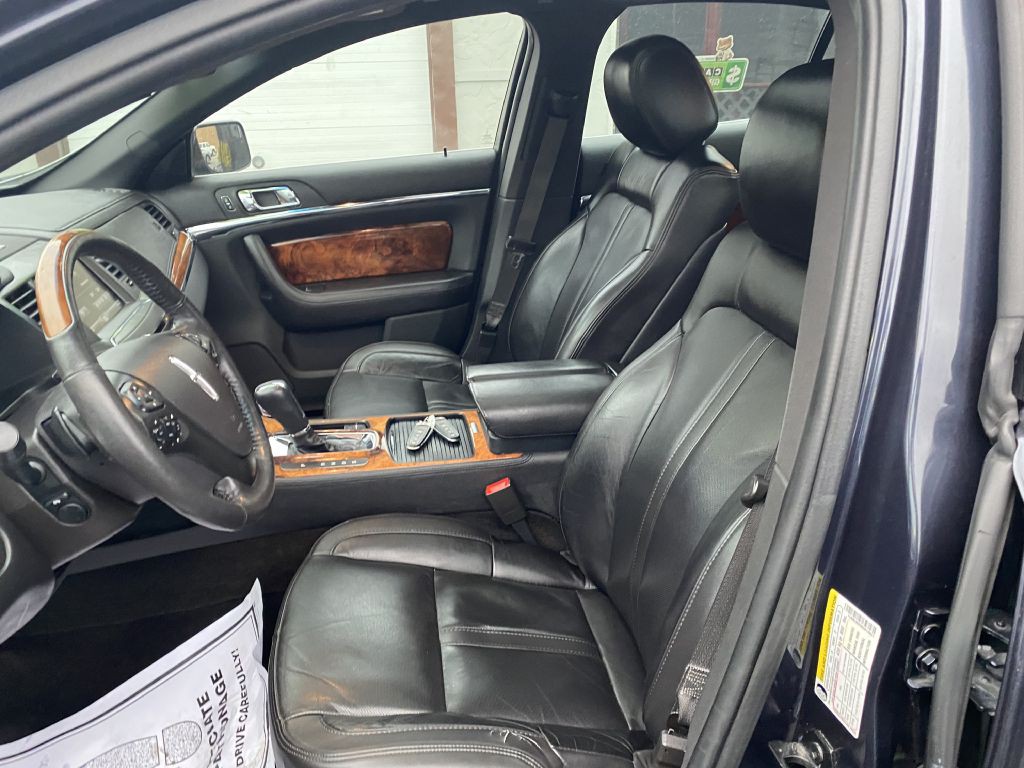 2014 Lincoln MKS Image 13