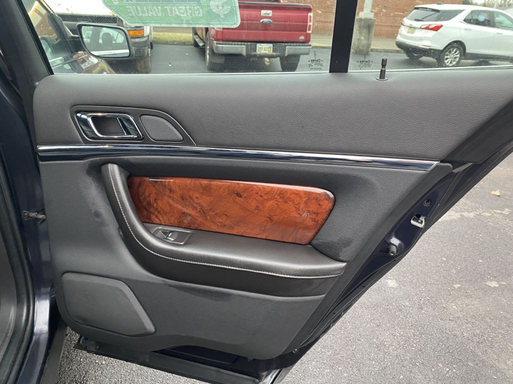 2014 Lincoln MKS Image 20