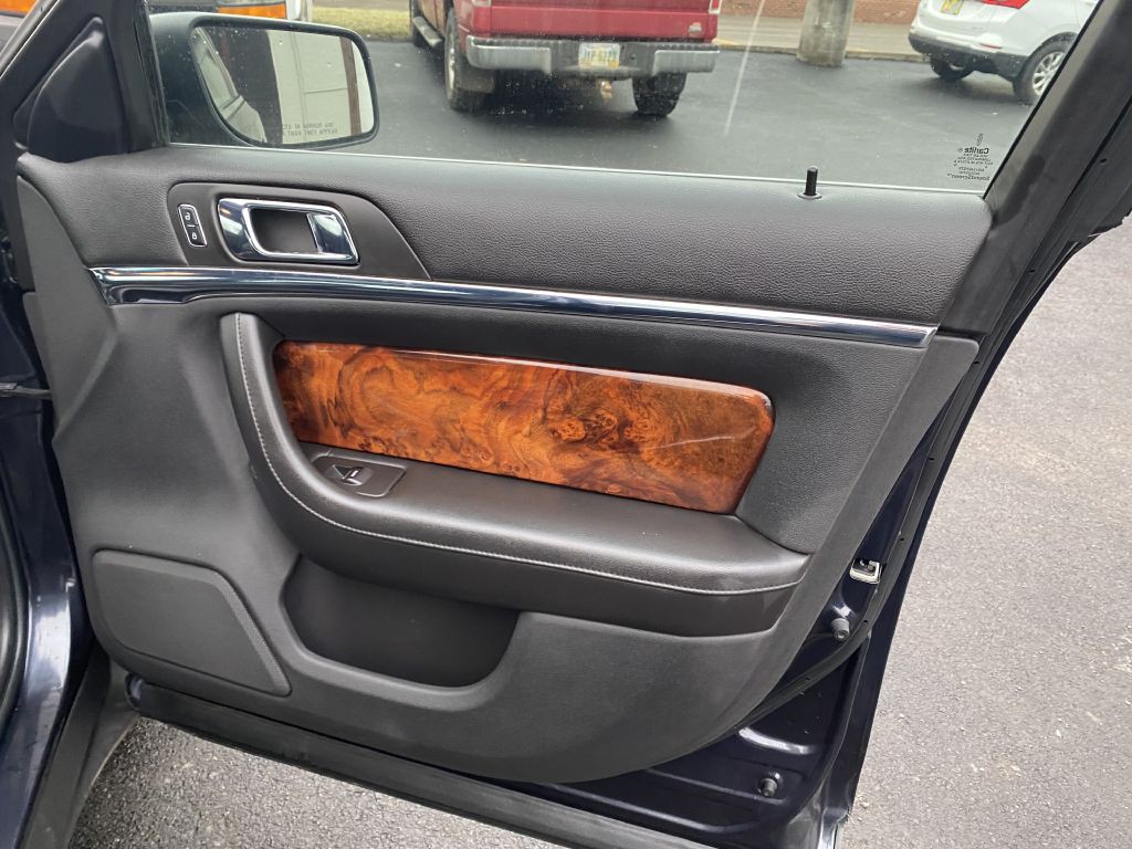 2014 Lincoln MKS Image 21