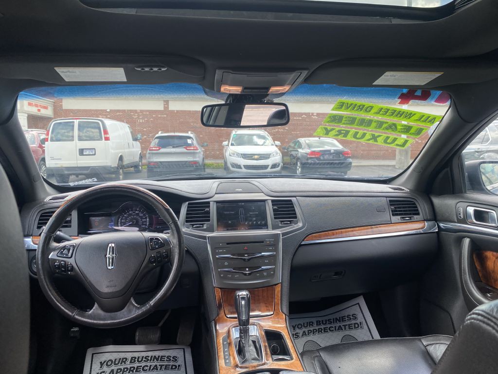 2014 Lincoln MKS Image 9