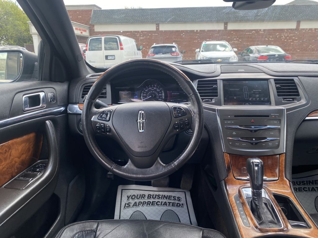 2014 Lincoln MKS Image 10