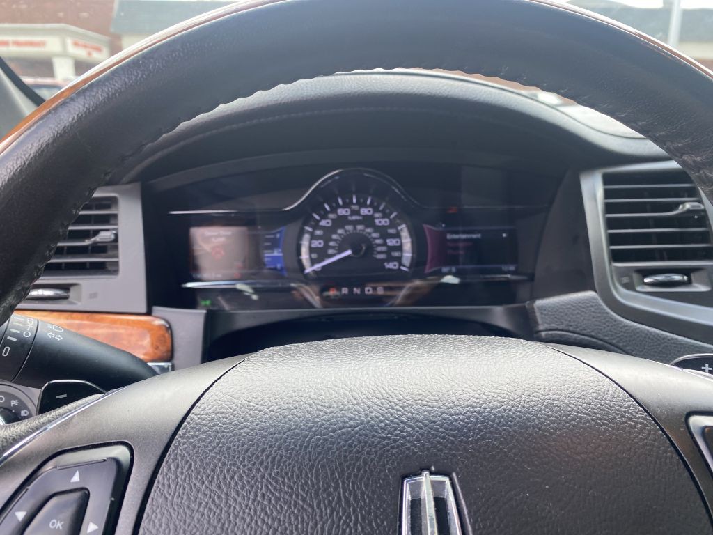 2014 Lincoln MKS Image 12