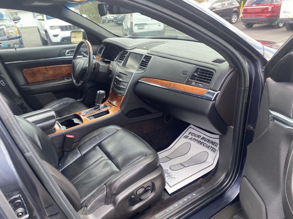 2014 Lincoln MKS Image 17