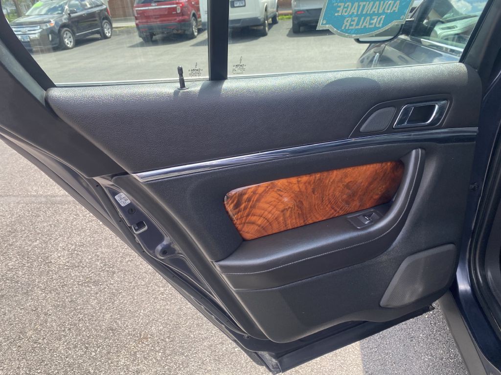 2014 Lincoln MKS Image 20