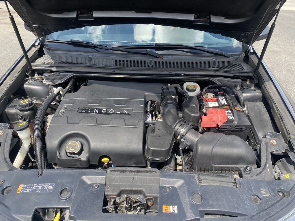 2014 Lincoln MKS Image 23