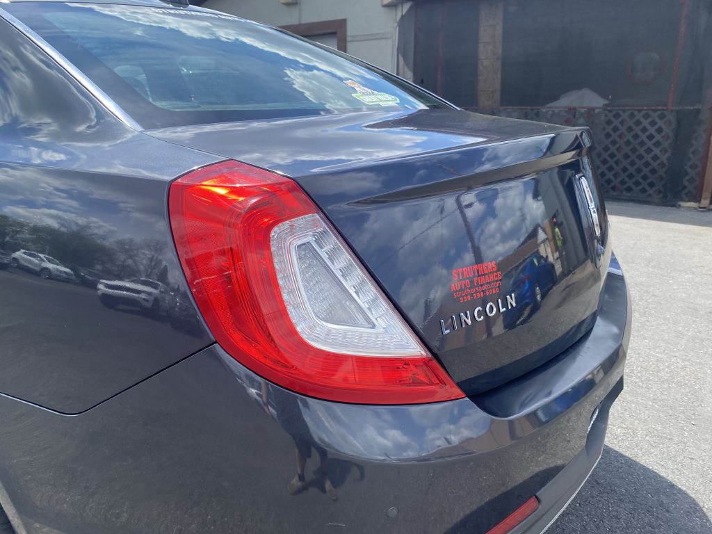 2014 Lincoln MKS Image 25