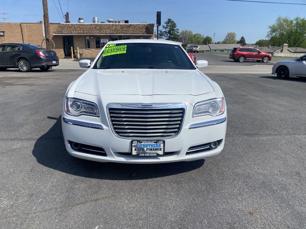 2013 Chrysler 300 Image 2
