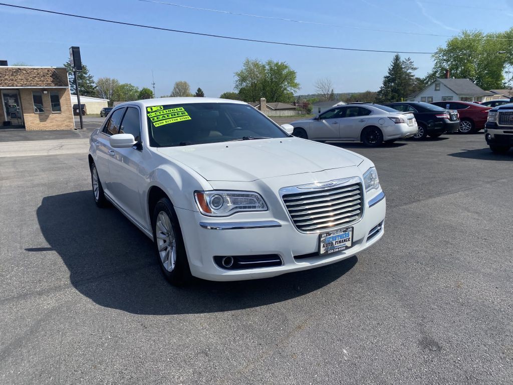 2013 Chrysler 300 Image 3