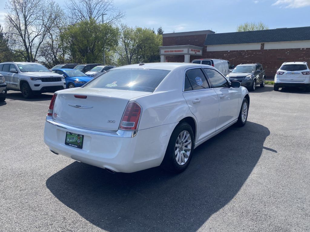 2013 Chrysler 300 Image 5