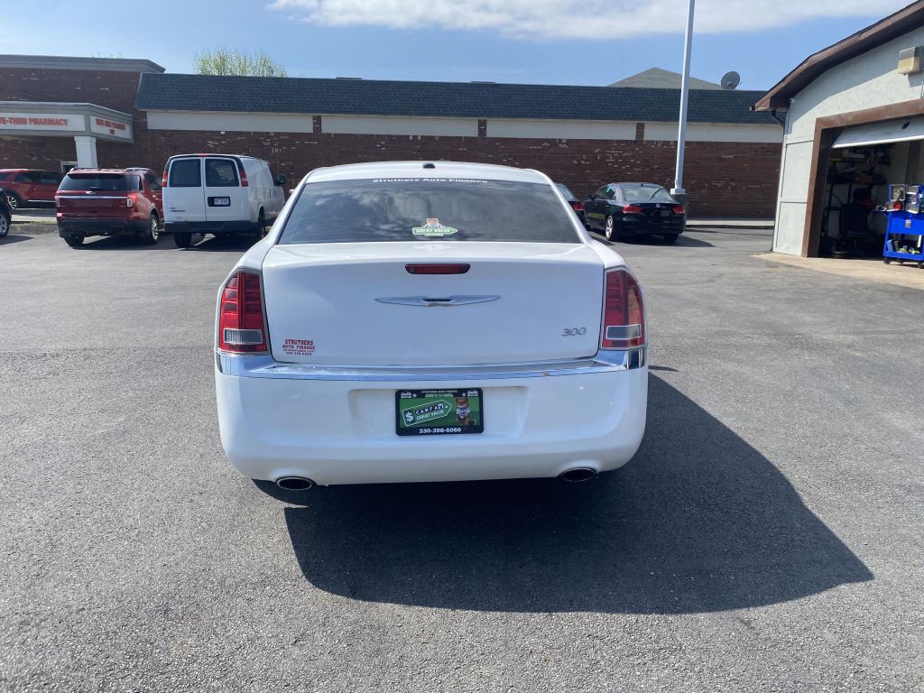 2013 Chrysler 300 Image 6