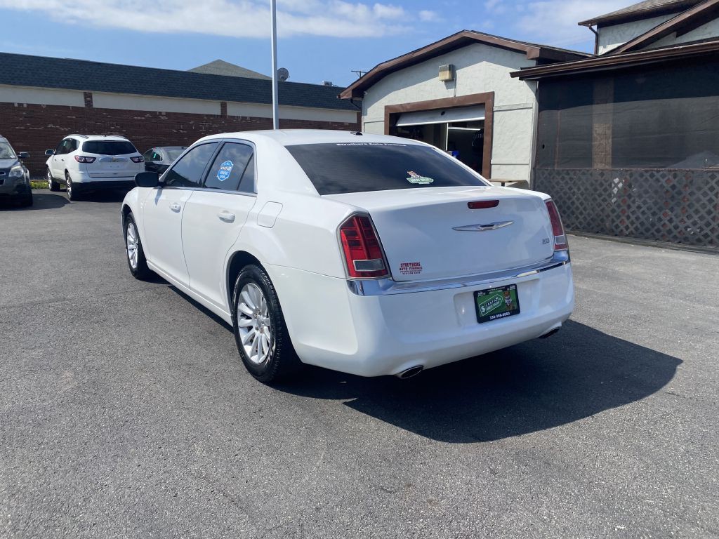 2013 Chrysler 300 Image 7