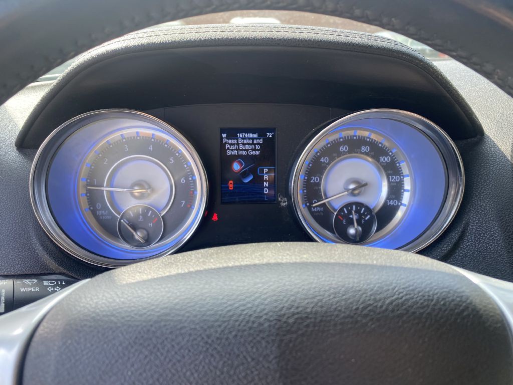 2013 Chrysler 300 Image 12