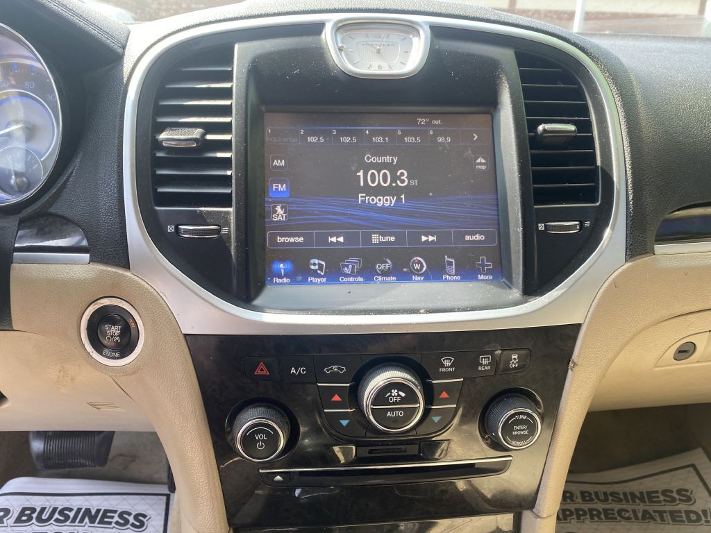 2013 Chrysler 300 Image 13