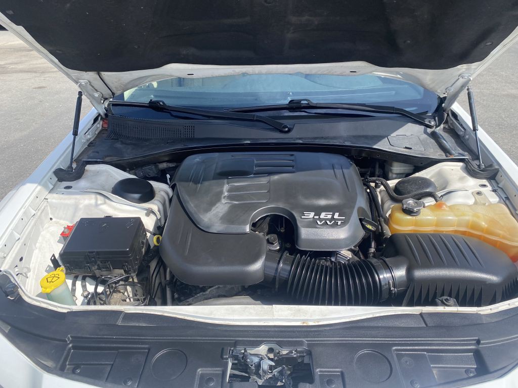 2013 Chrysler 300 Image 23