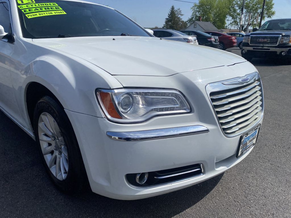 2013 Chrysler 300 Image 24