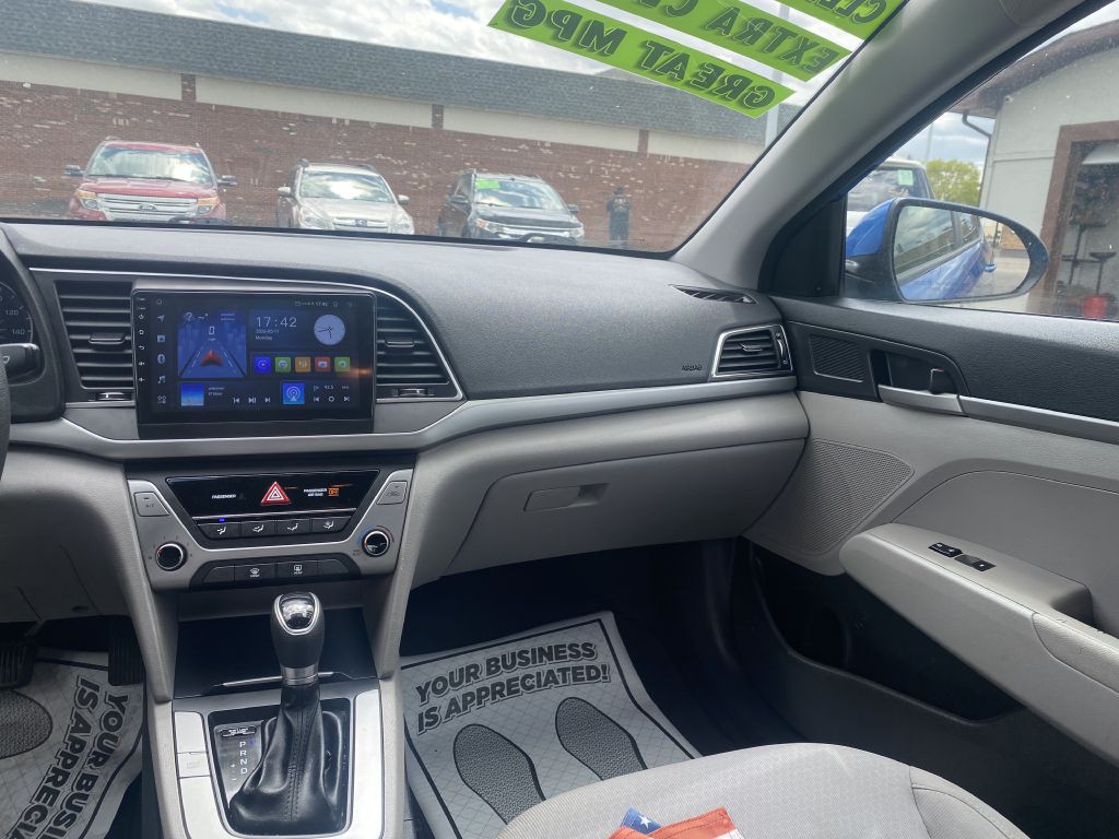 2018 Hyundai Elantra Image 11