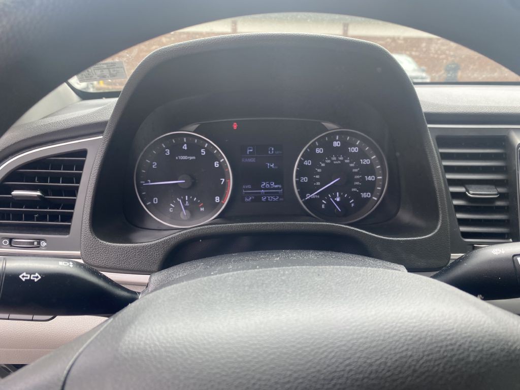 2018 Hyundai Elantra Image 12
