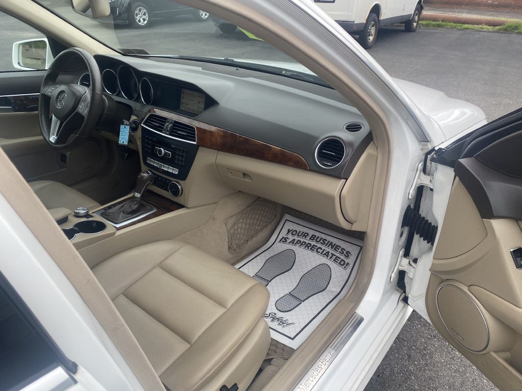 2013 Mercedes-Benz C-Class Image 17